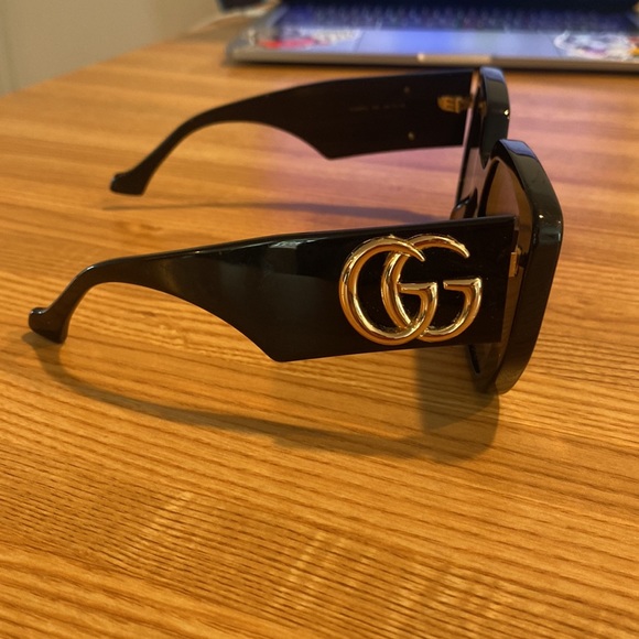 GUCCI OVERSIZE SUNGLASSES - Picture 2 of 16